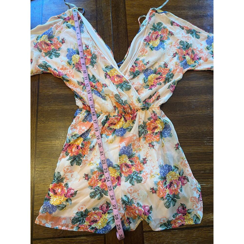 NWT Charlotte Russe Floral Cold Shoulder Romper XS Summer Shorts - Picture 13 of 13